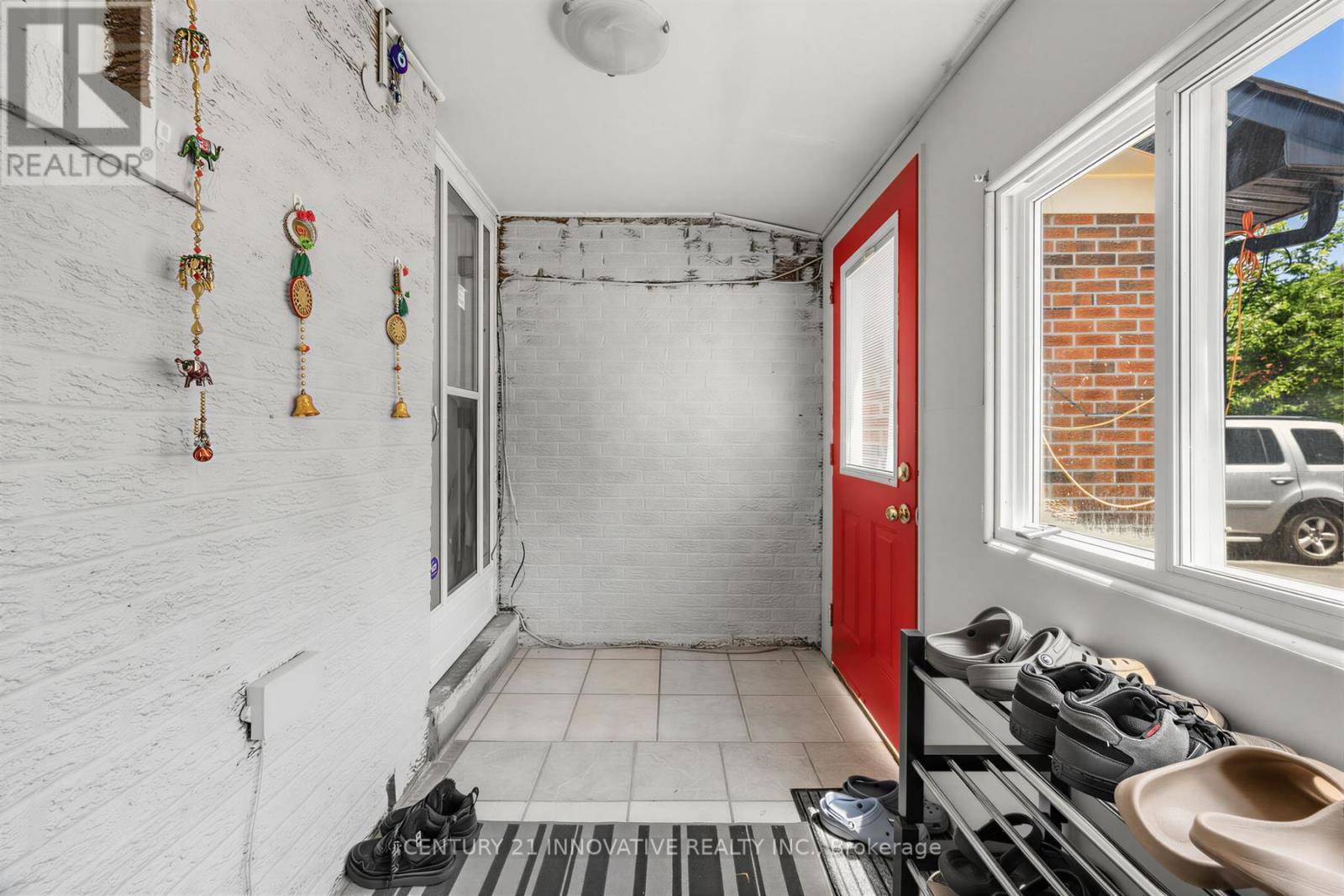 32 CHEATHAM PLACE - 37