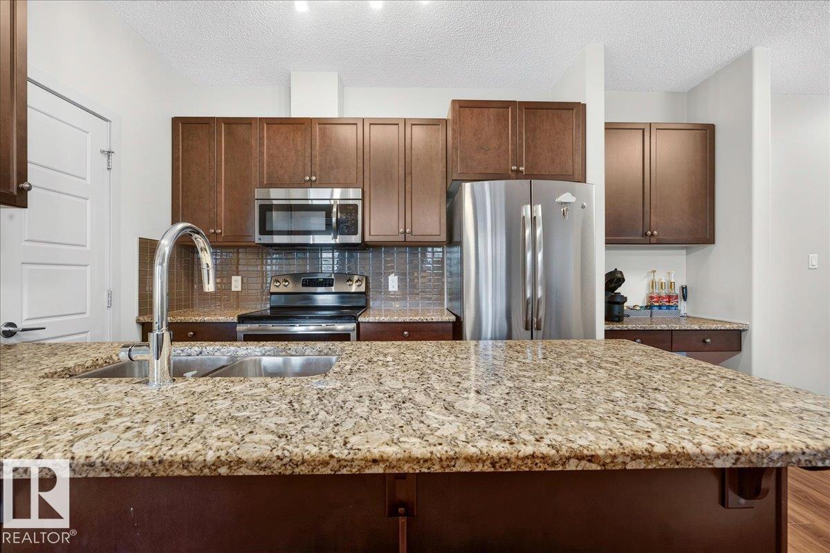 106 320 Ambleside LI SW SW - 15