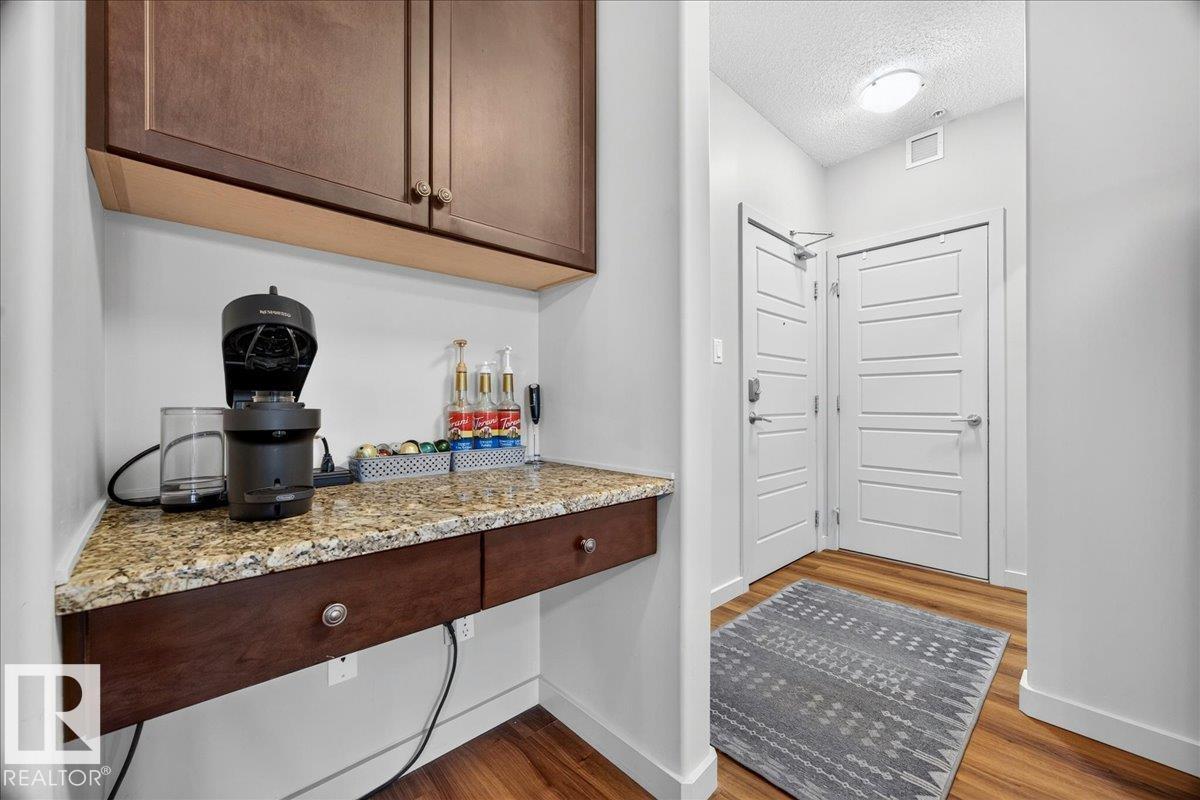 106 320 Ambleside LI SW SW - 10