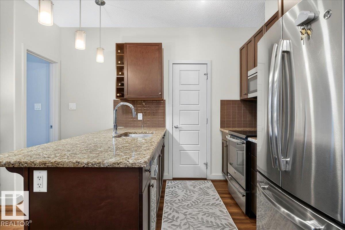 106 320 Ambleside LI SW SW - 13