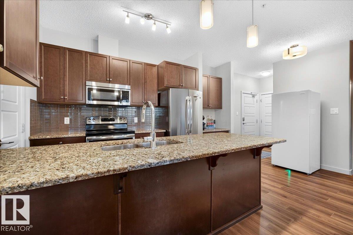 106 320 Ambleside LI SW SW - 16