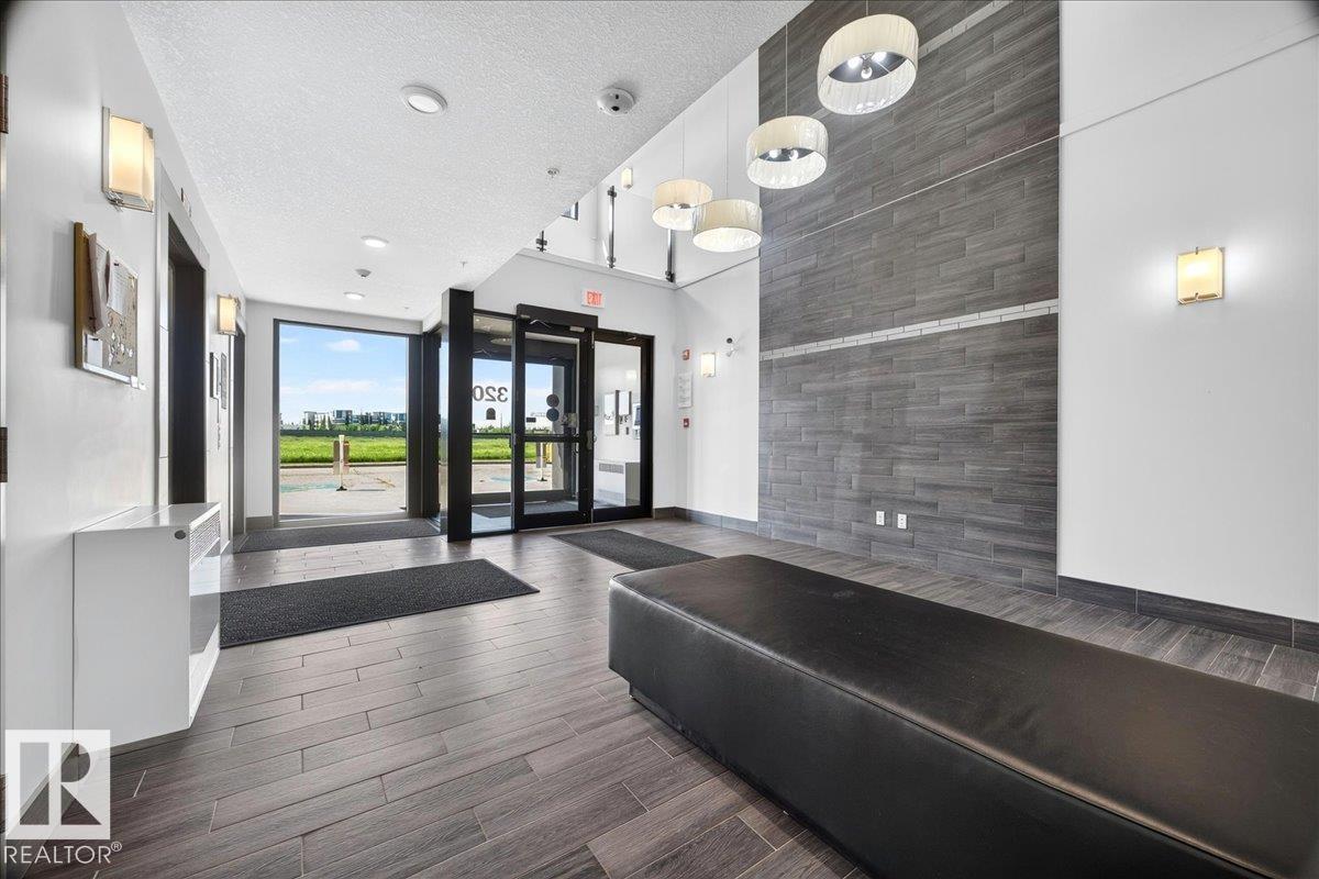106 320 Ambleside LI SW SW - 5