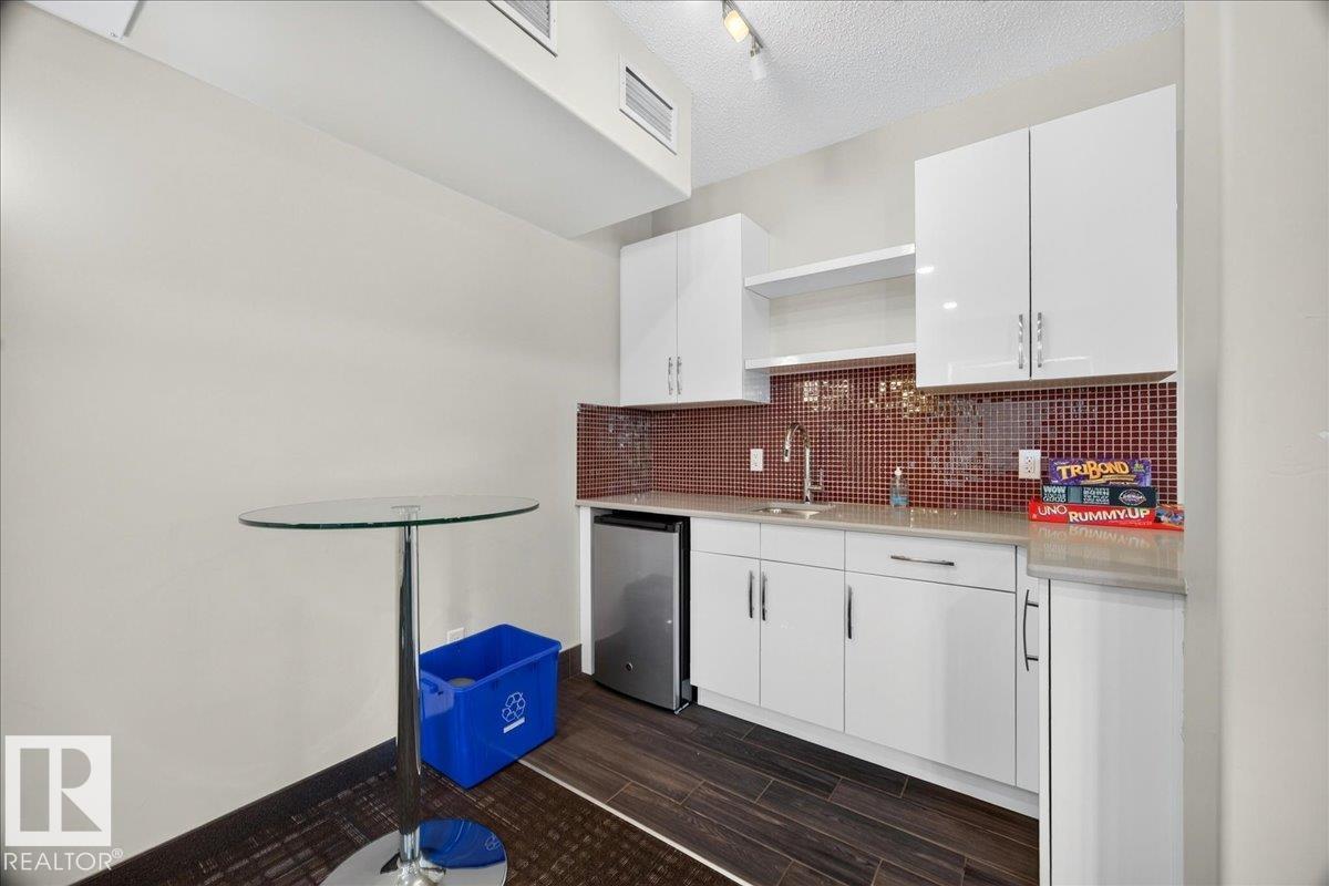 106 320 Ambleside LI SW SW - 40