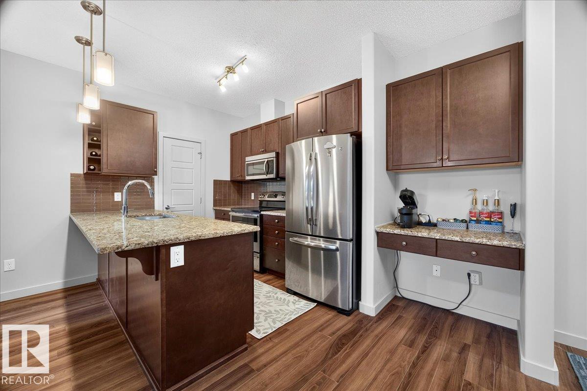 106 320 Ambleside LI SW SW - 14