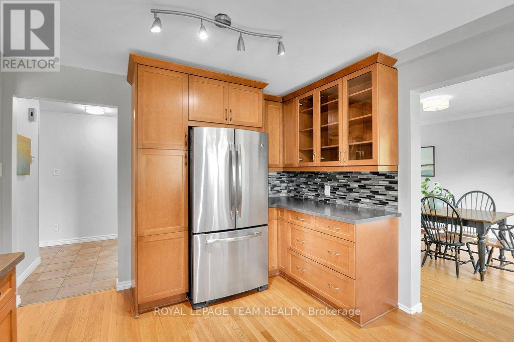 332 LIARD STREET - 10