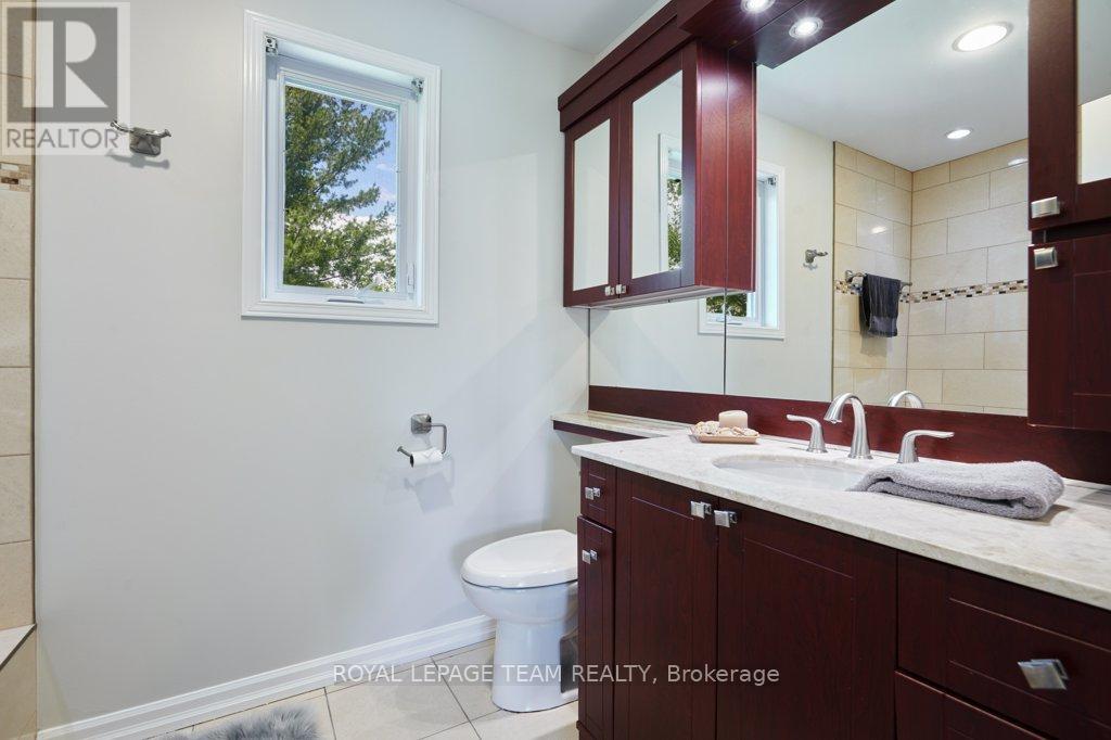 332 LIARD STREET - 18