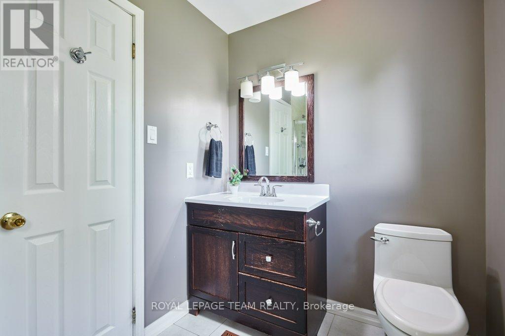 332 LIARD STREET - 22