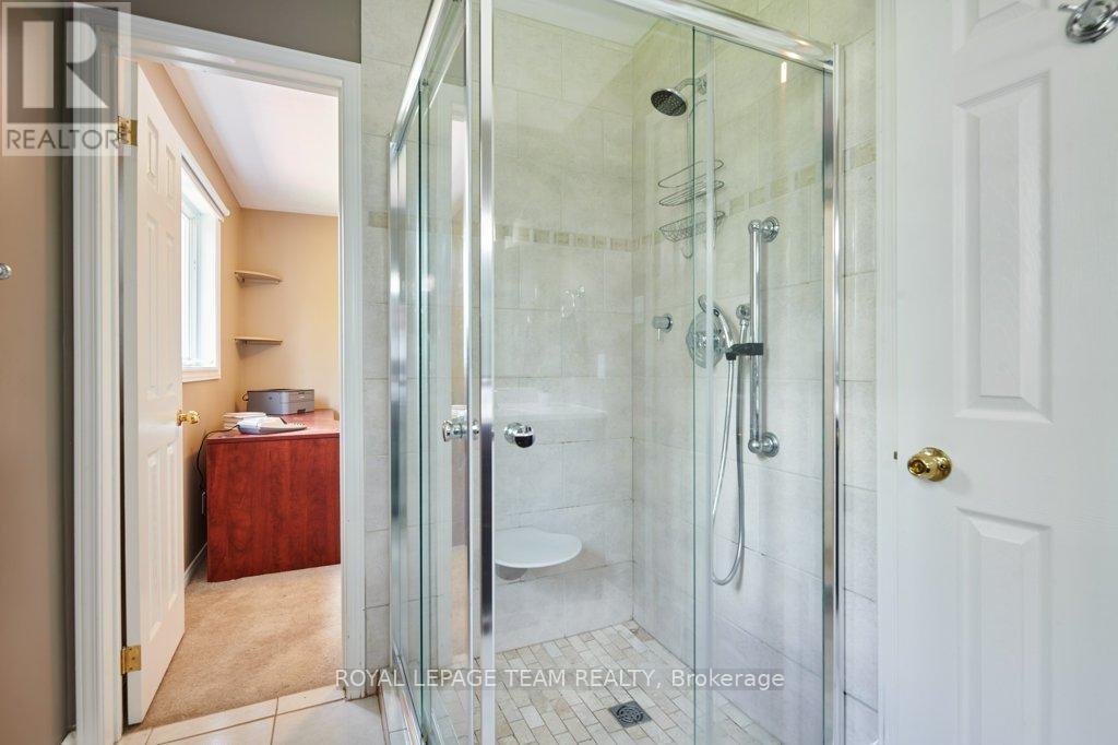 332 LIARD STREET - 23