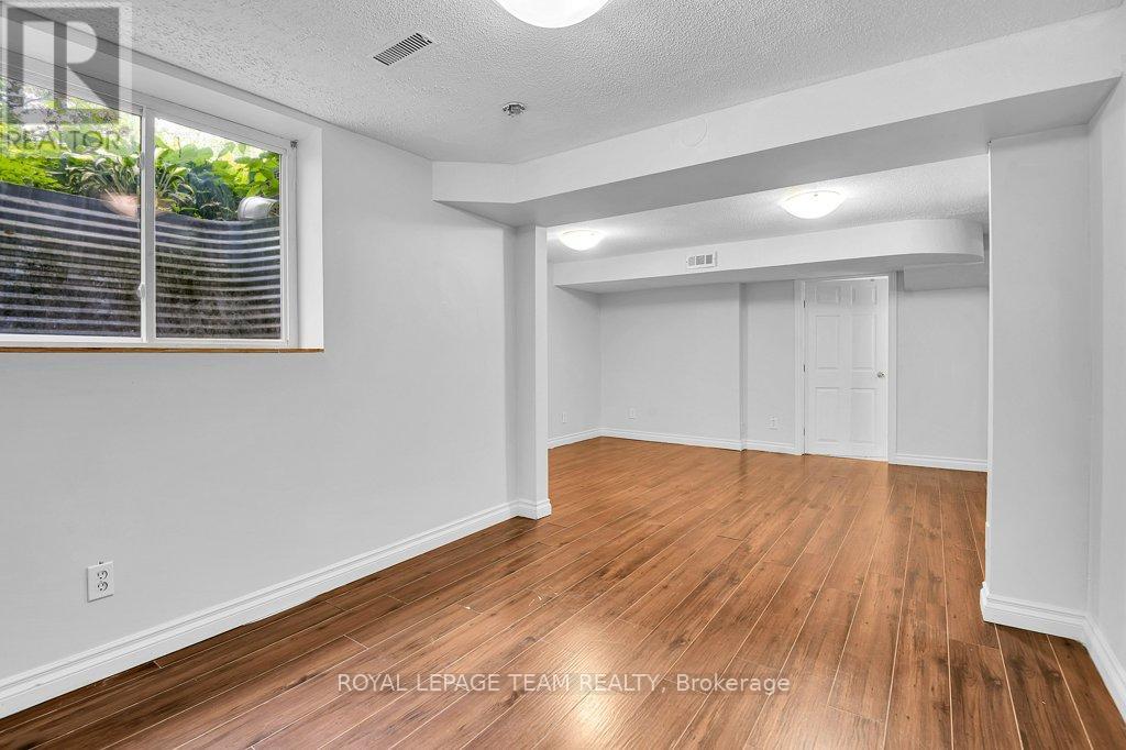 332 LIARD STREET - 25