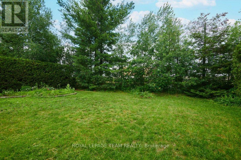 332 LIARD STREET - 29
