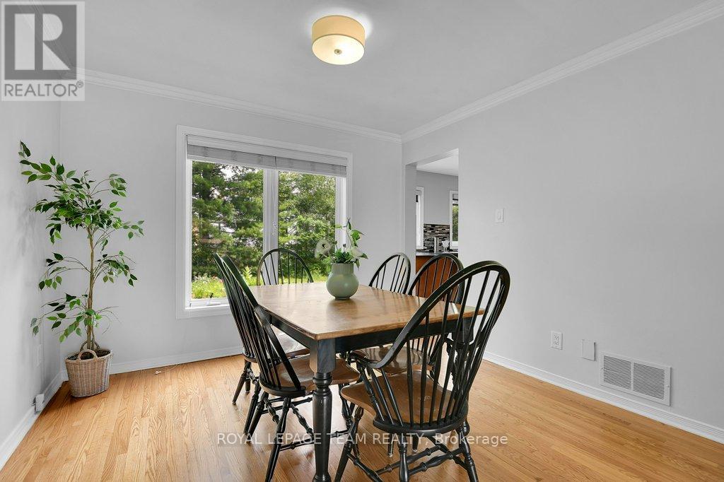332 LIARD STREET - 7