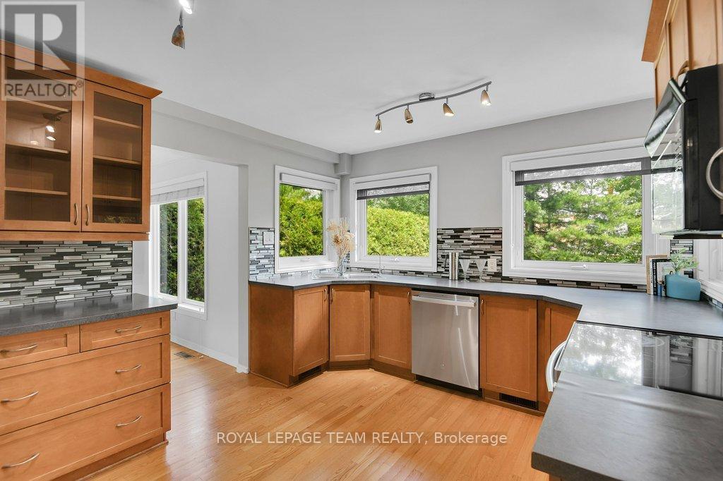 332 LIARD STREET - 9
