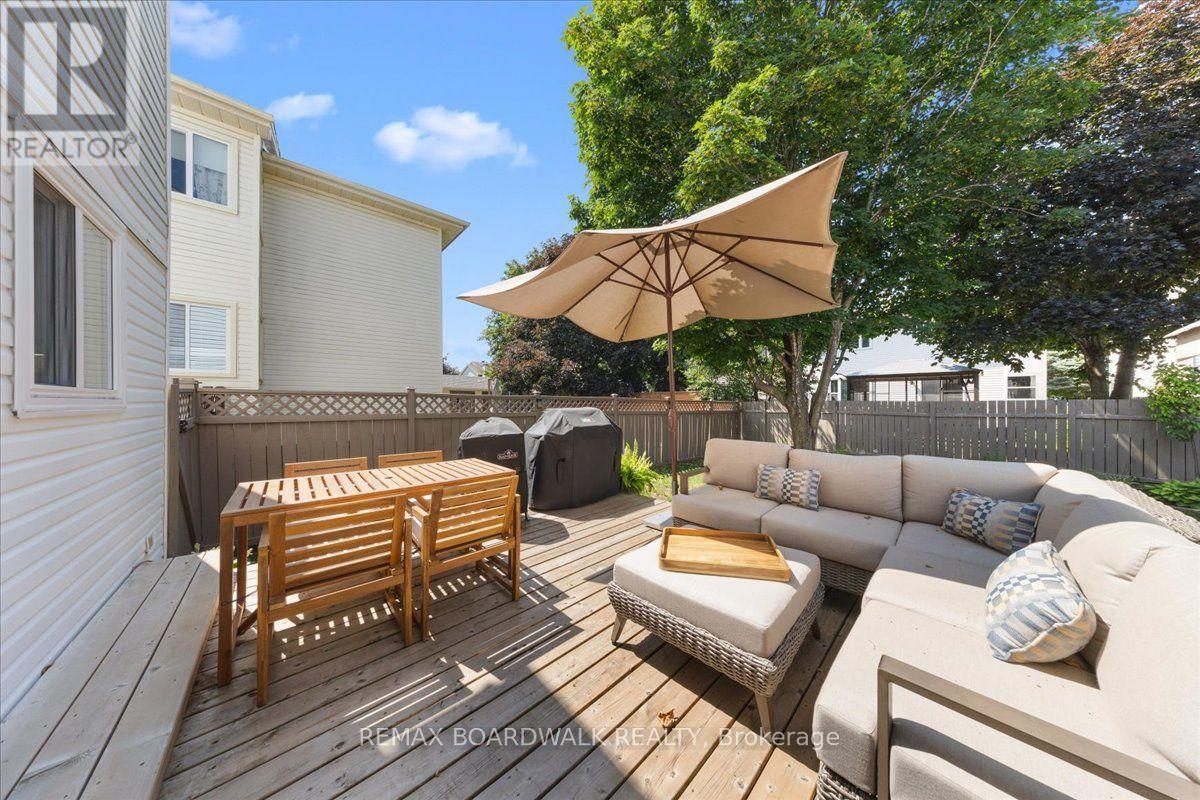 43 PEACOCK CRESCENT - 22