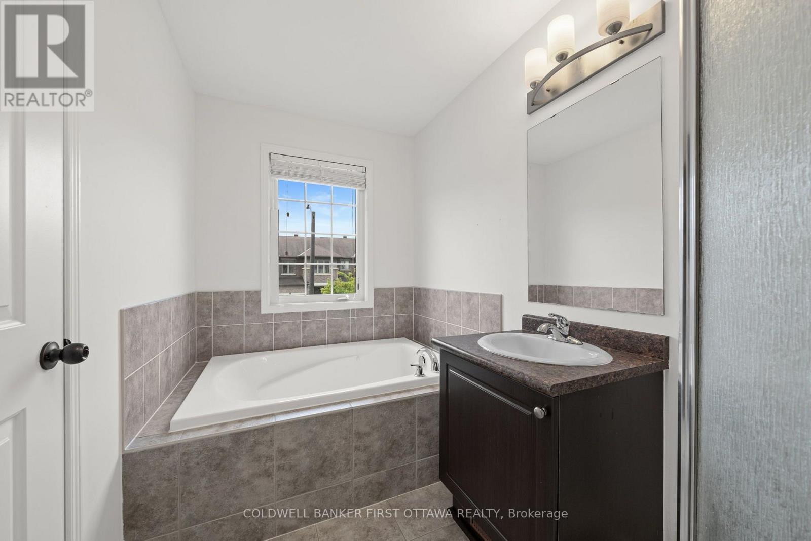 416 HARESFIELD COURT - 19