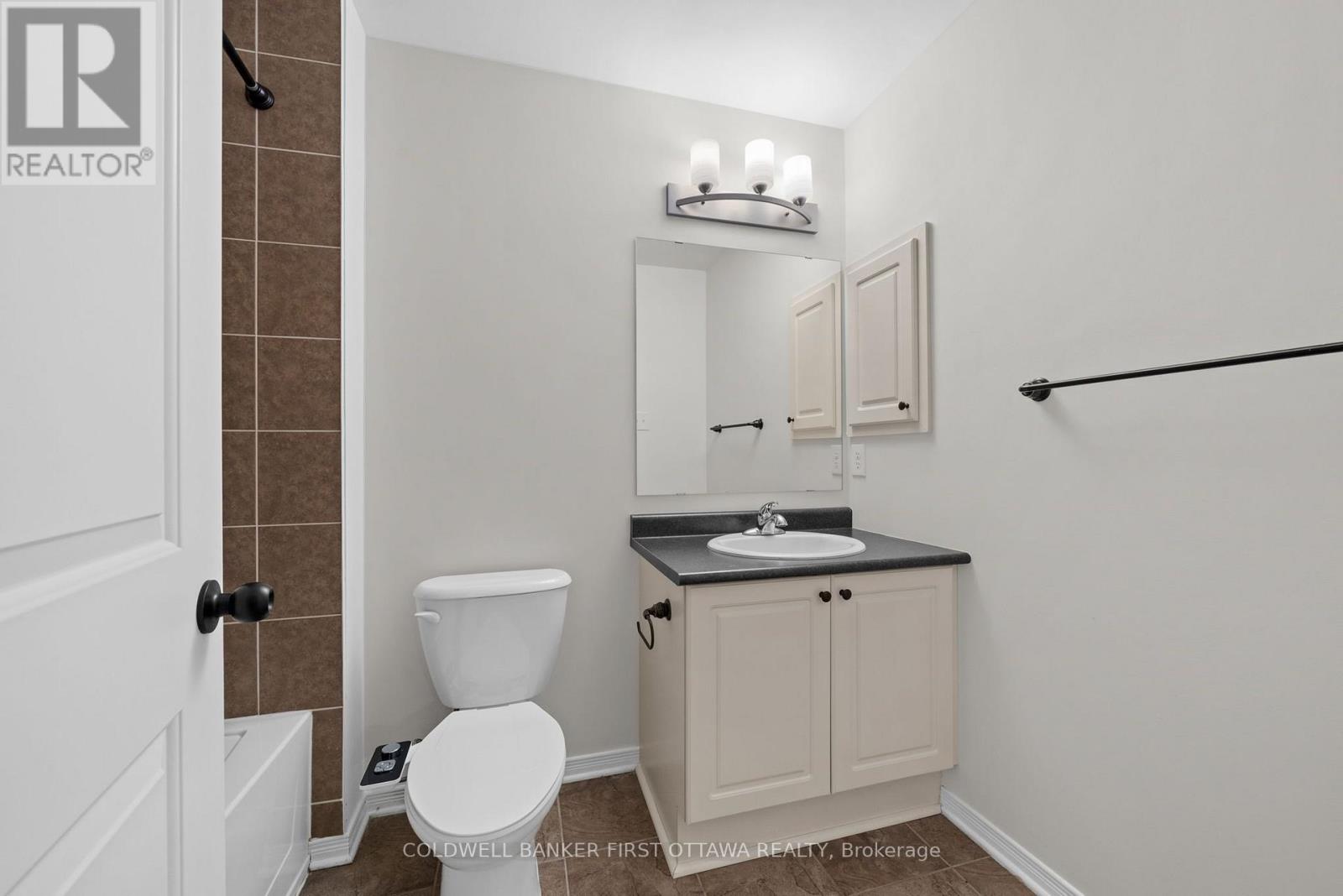 416 HARESFIELD COURT - 23