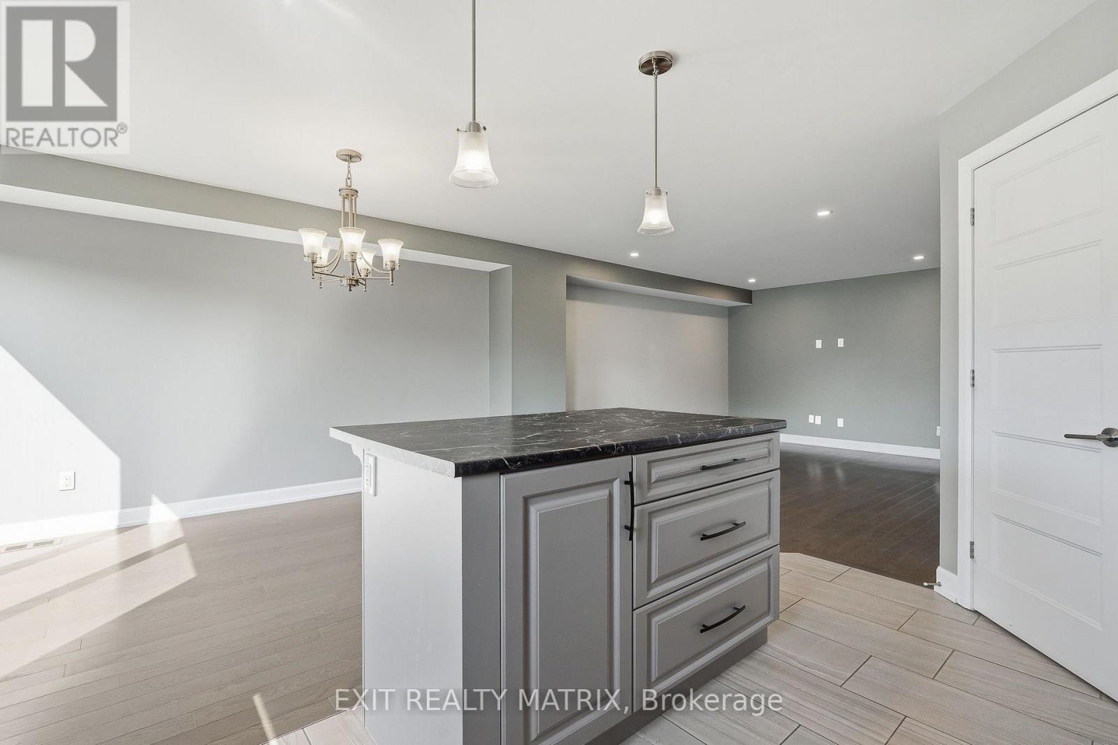 Homes for Sale in Russell – 308 BELFORT STREET – By Peter Sagos - Image 14