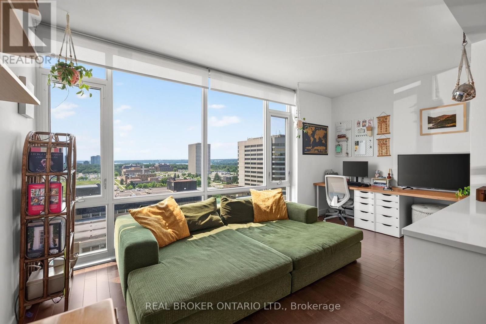 Floor-to-ceiling & wall-to-wall windows