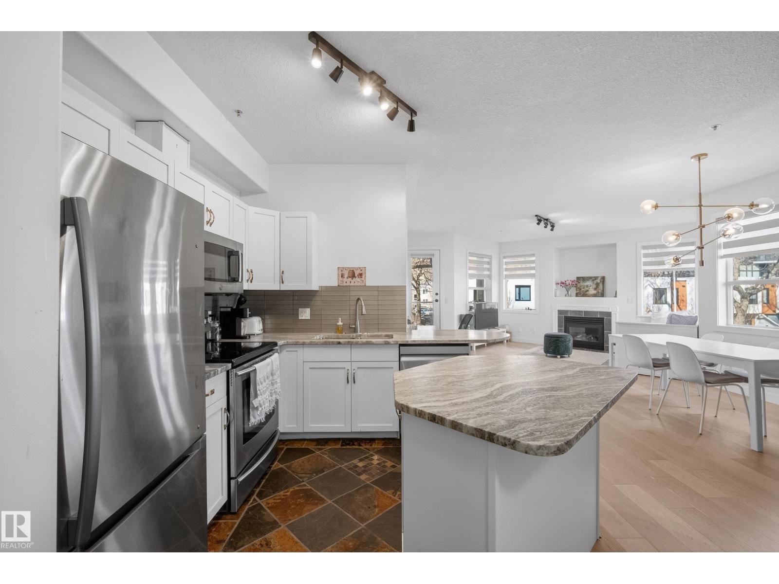 #205 10011 110 ST NW - 16