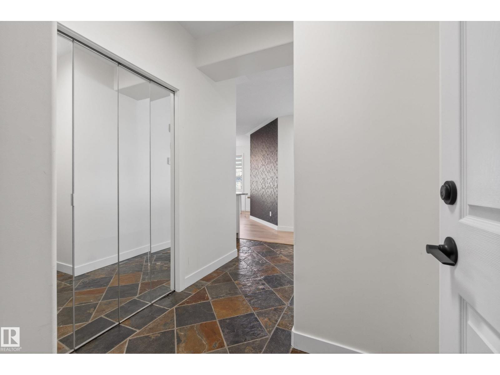 #205 10011 110 ST NW - 11