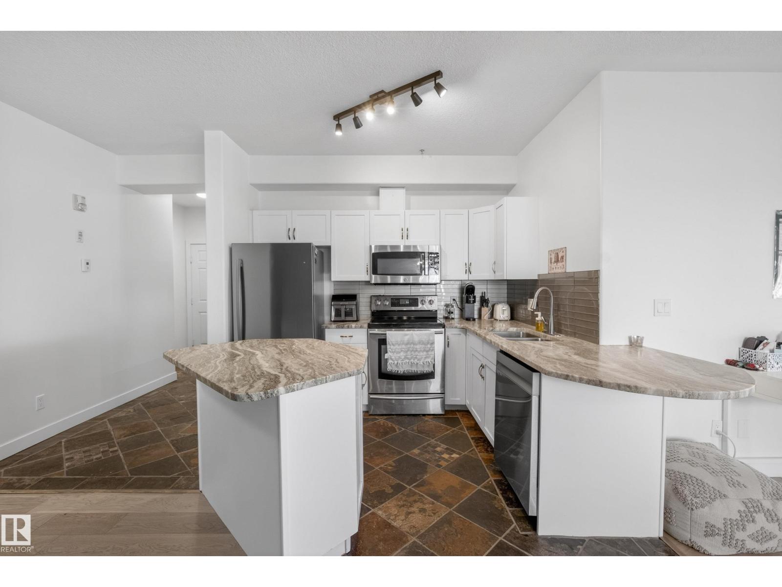 #205 10011 110 ST NW - 14