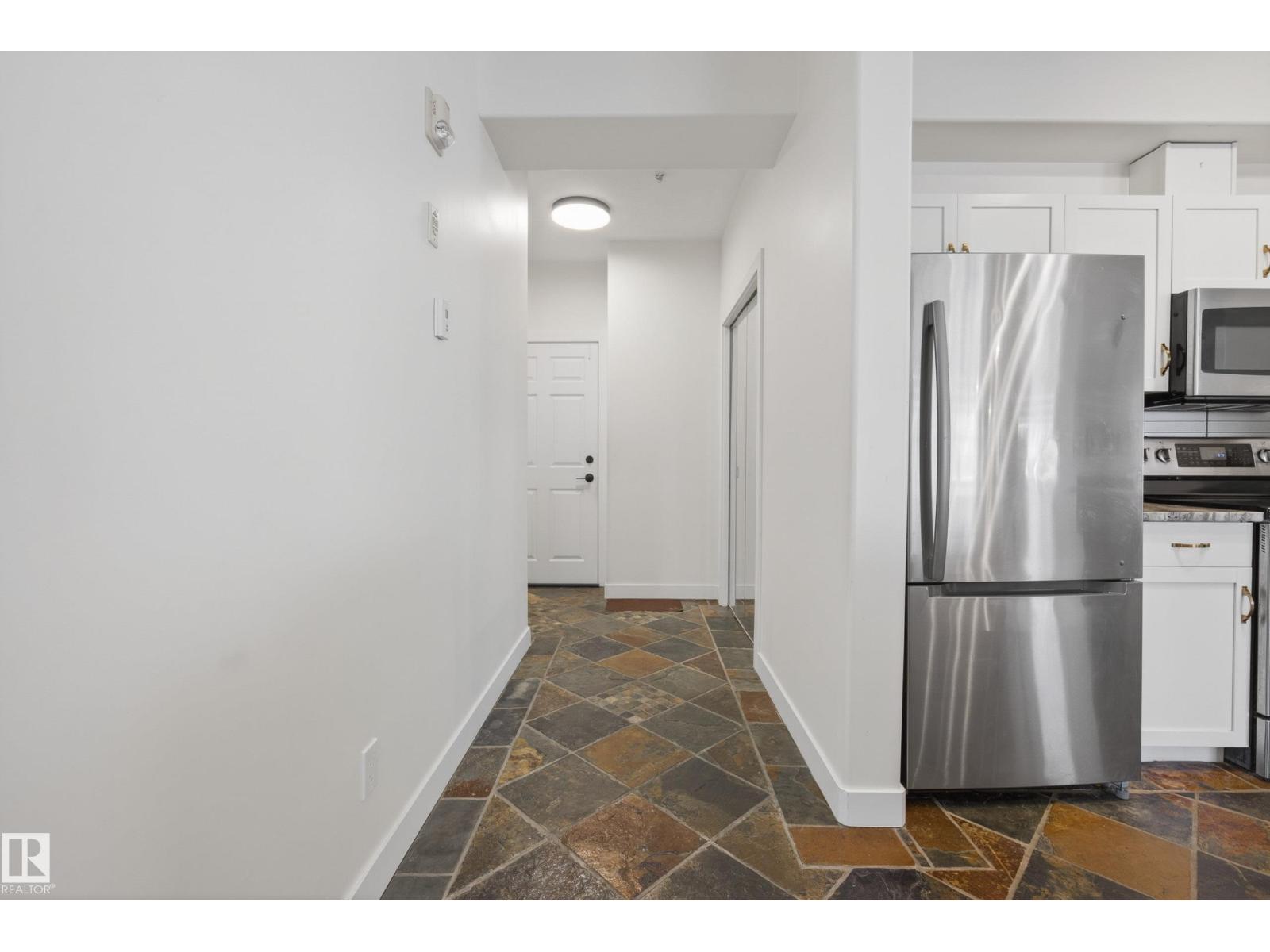 #205 10011 110 ST NW - 13