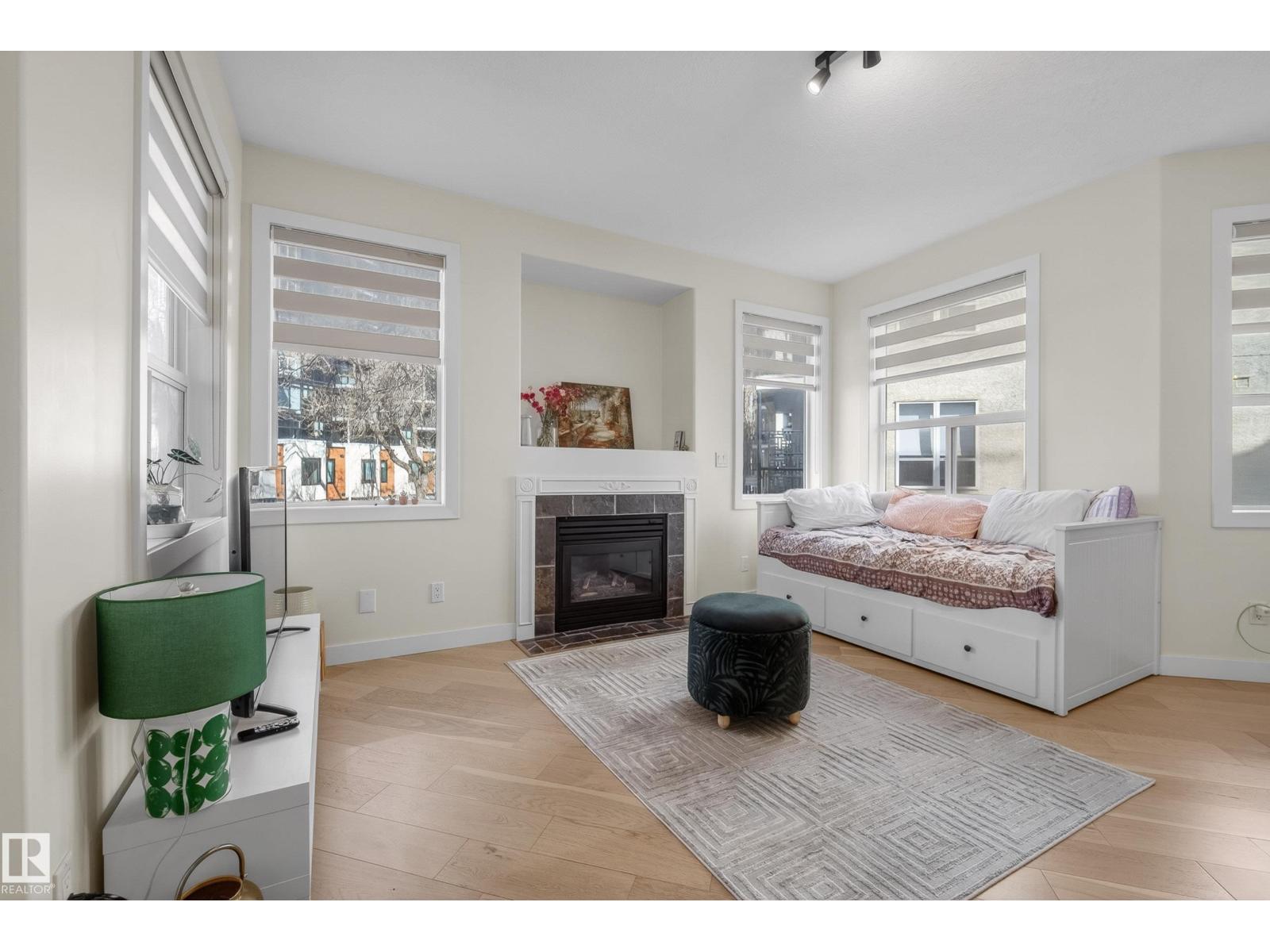 #205 10011 110 ST NW - 20