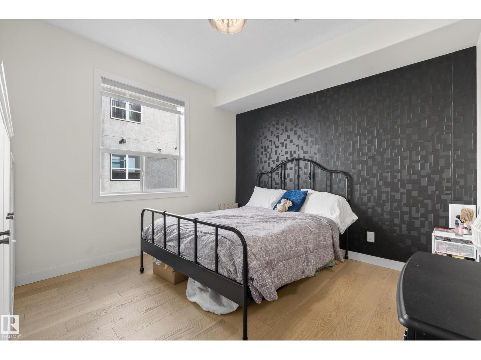 #205 10011 110 ST NW - 23