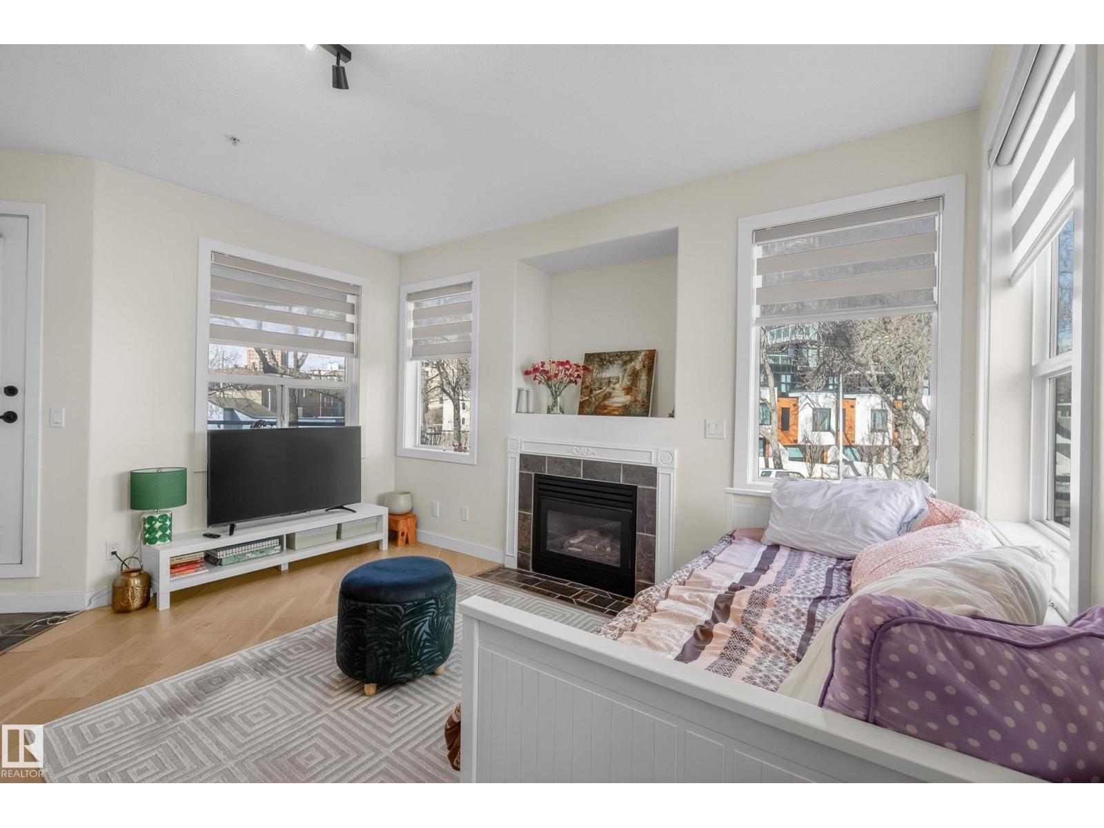 #205 10011 110 ST NW - 21