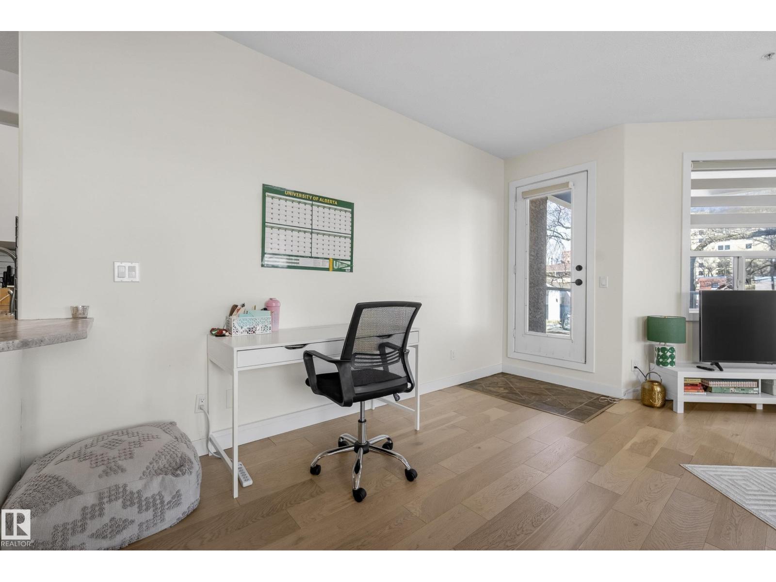 #205 10011 110 ST NW - 22