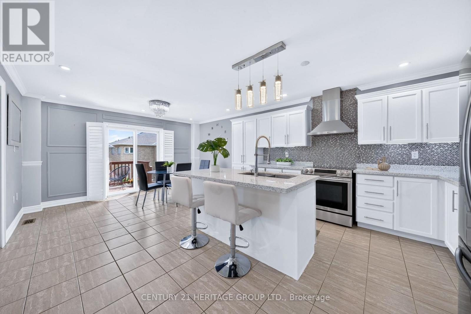 182 RICHARDSON CRESCENT - 12