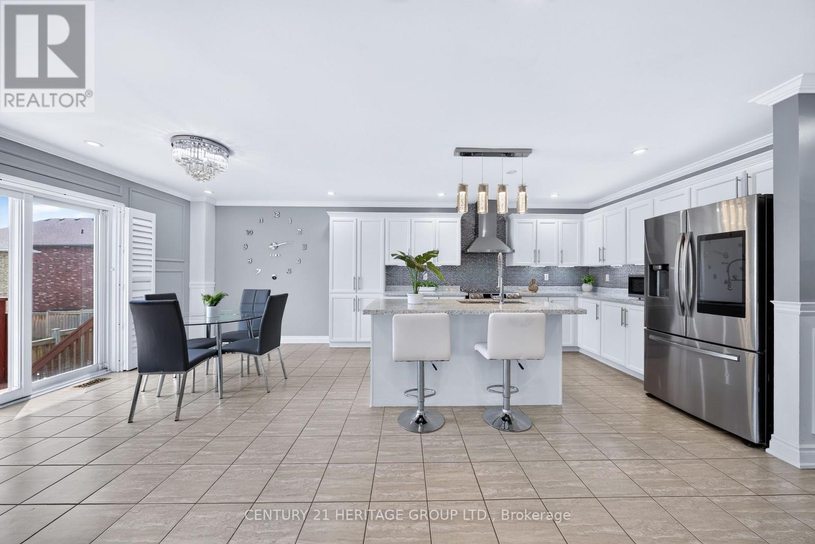 182 RICHARDSON CRESCENT - 13