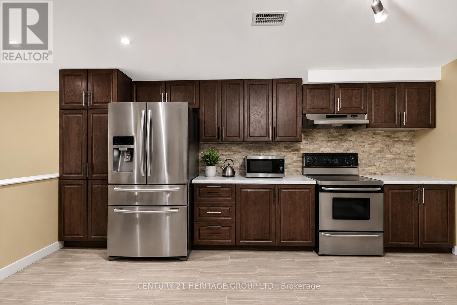 182 RICHARDSON CRESCENT - 44