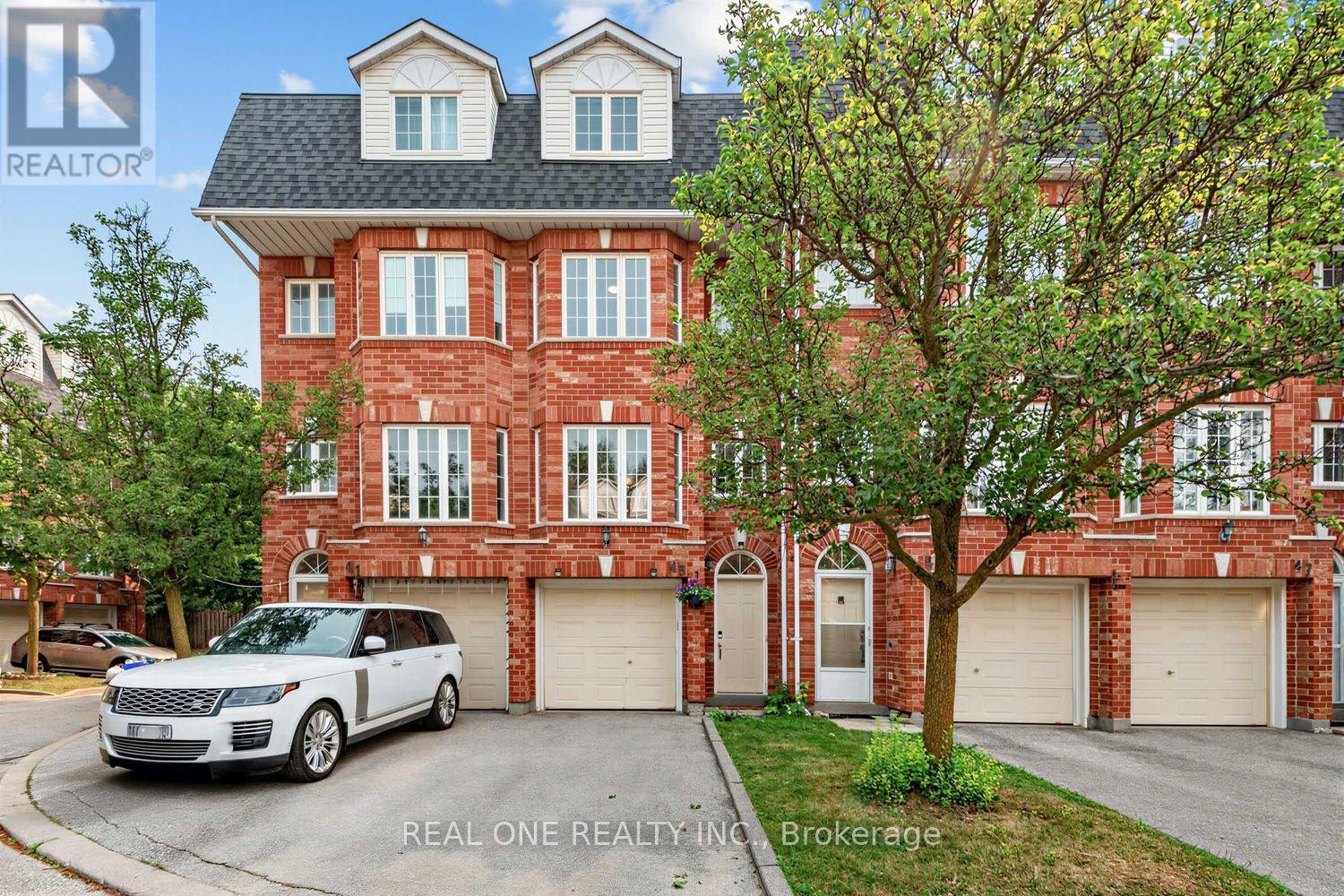 43 BETHUNE WAY - 1
