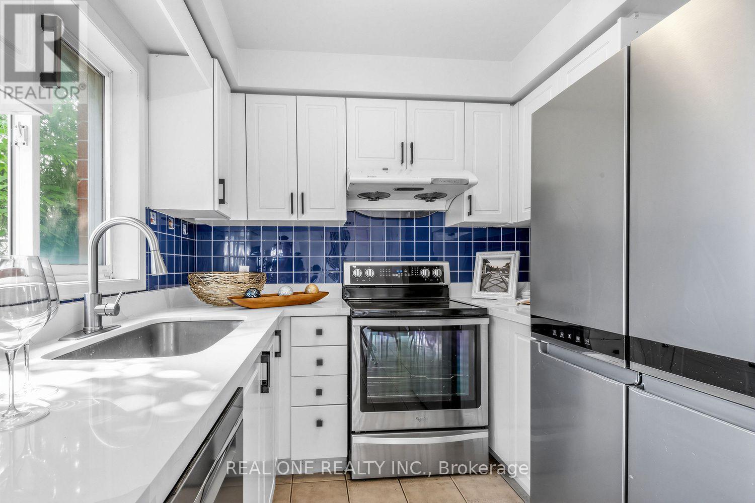 43 BETHUNE WAY - 11