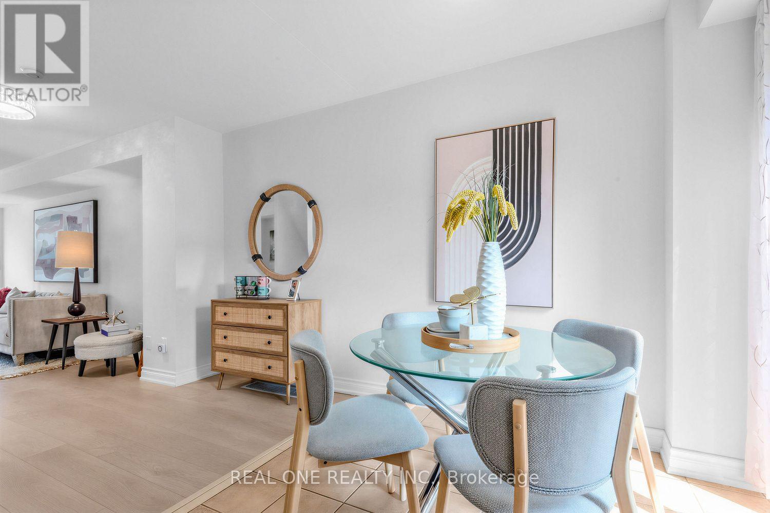 43 BETHUNE WAY - 12