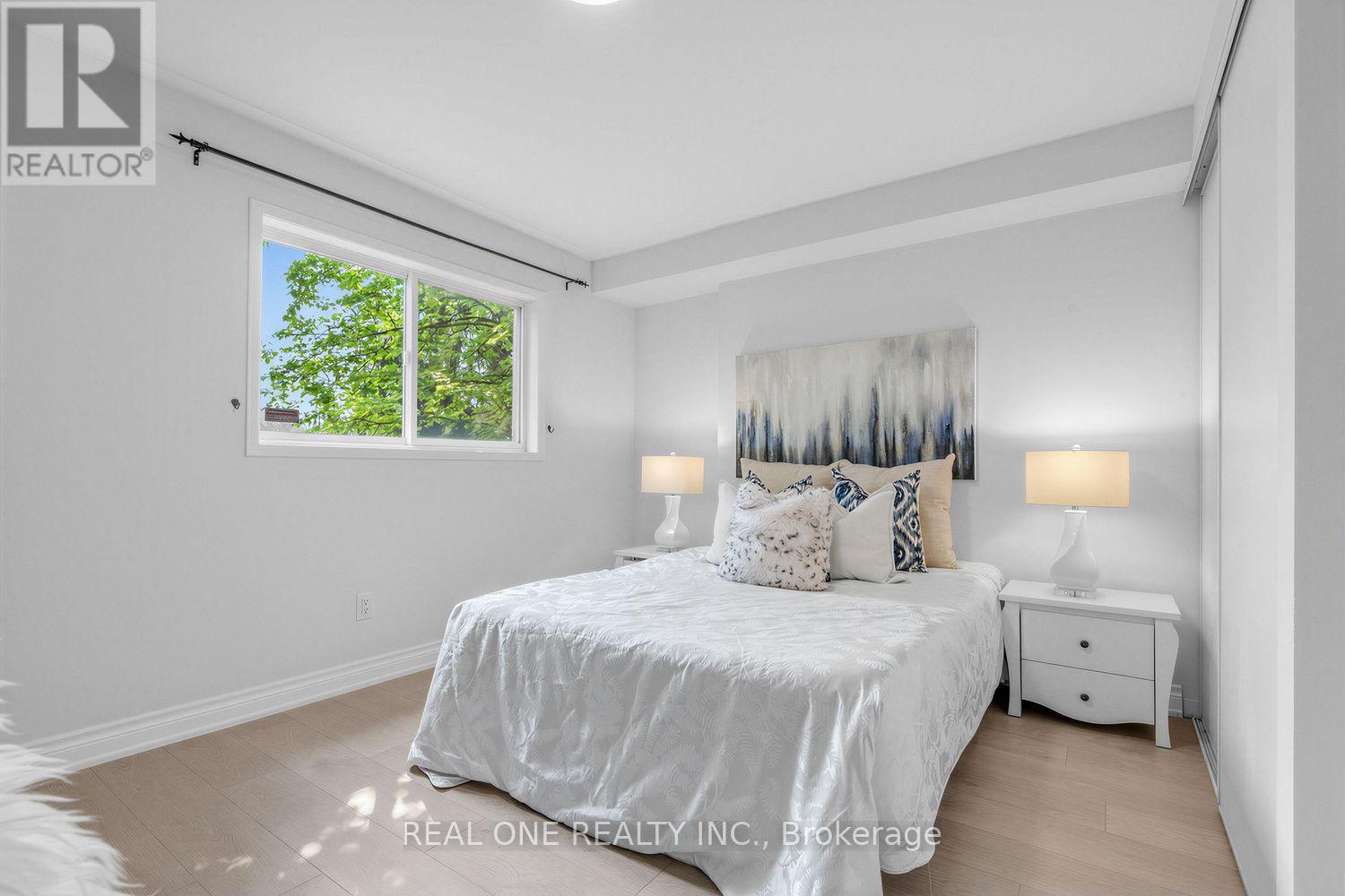 43 BETHUNE WAY - 14