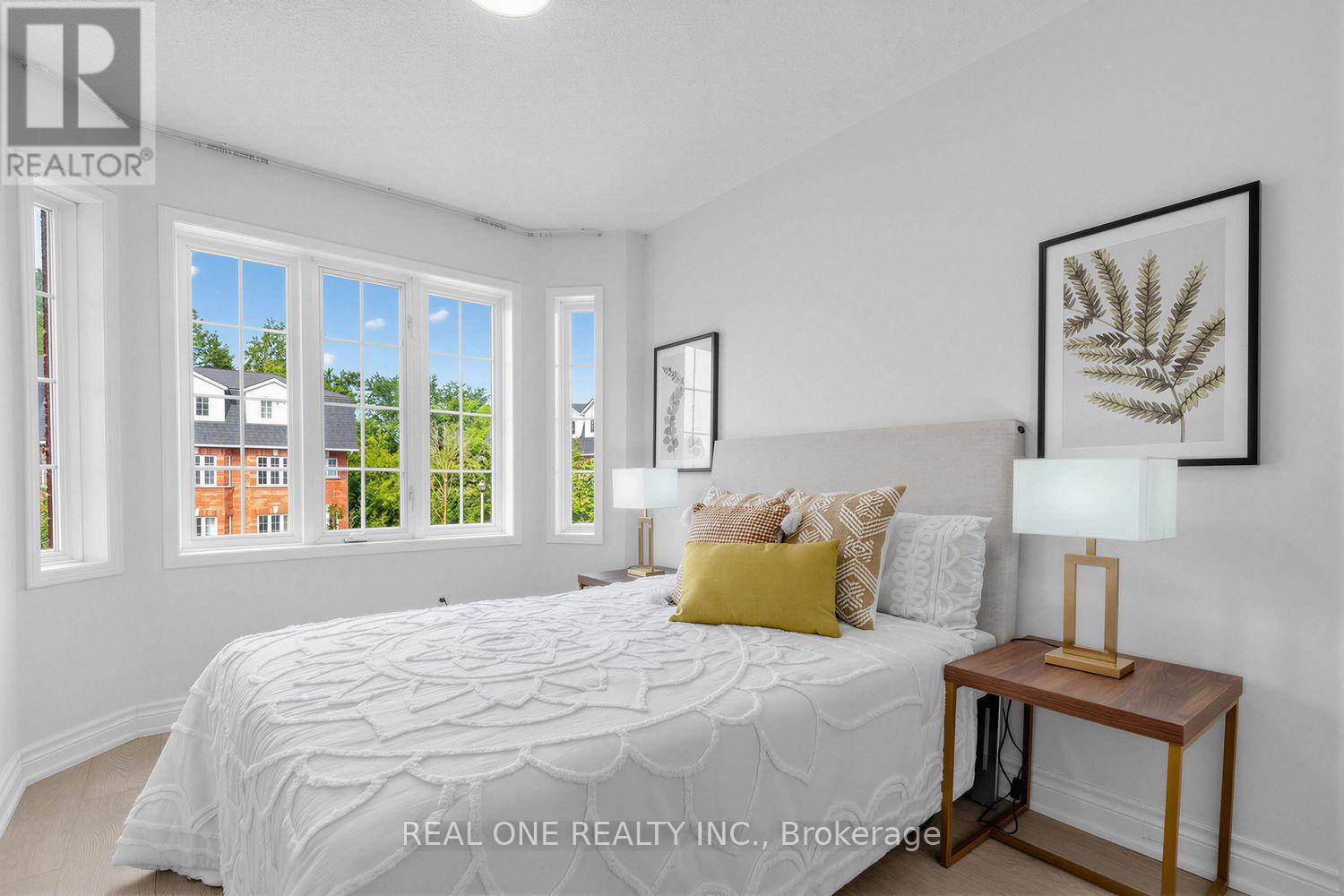 43 BETHUNE WAY - 16