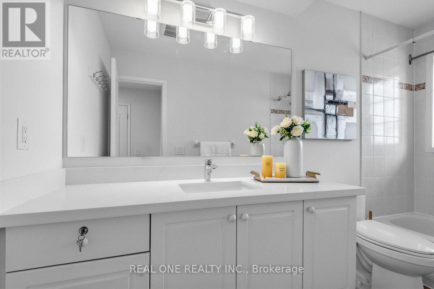 43 BETHUNE WAY - 18