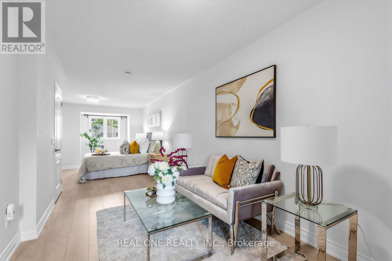 43 BETHUNE WAY - 24