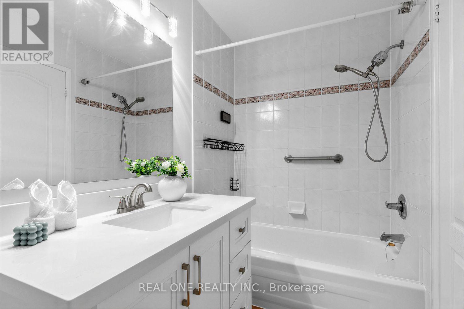 43 BETHUNE WAY - 26