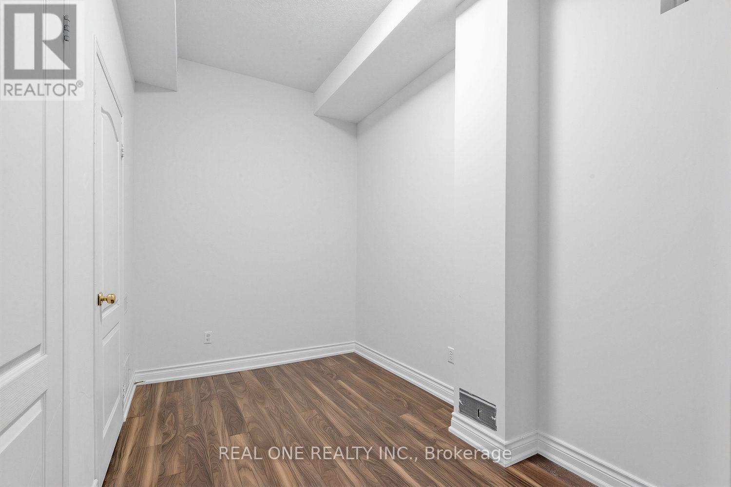 43 BETHUNE WAY - 27