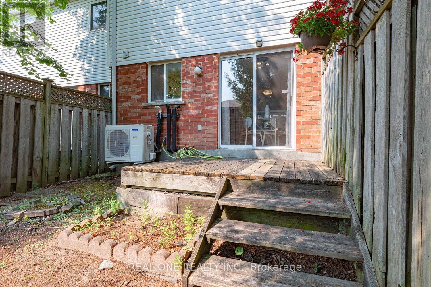 43 BETHUNE WAY - 30