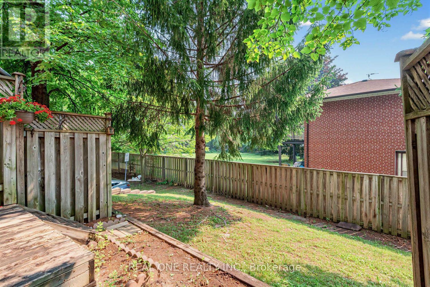 43 BETHUNE WAY - 31