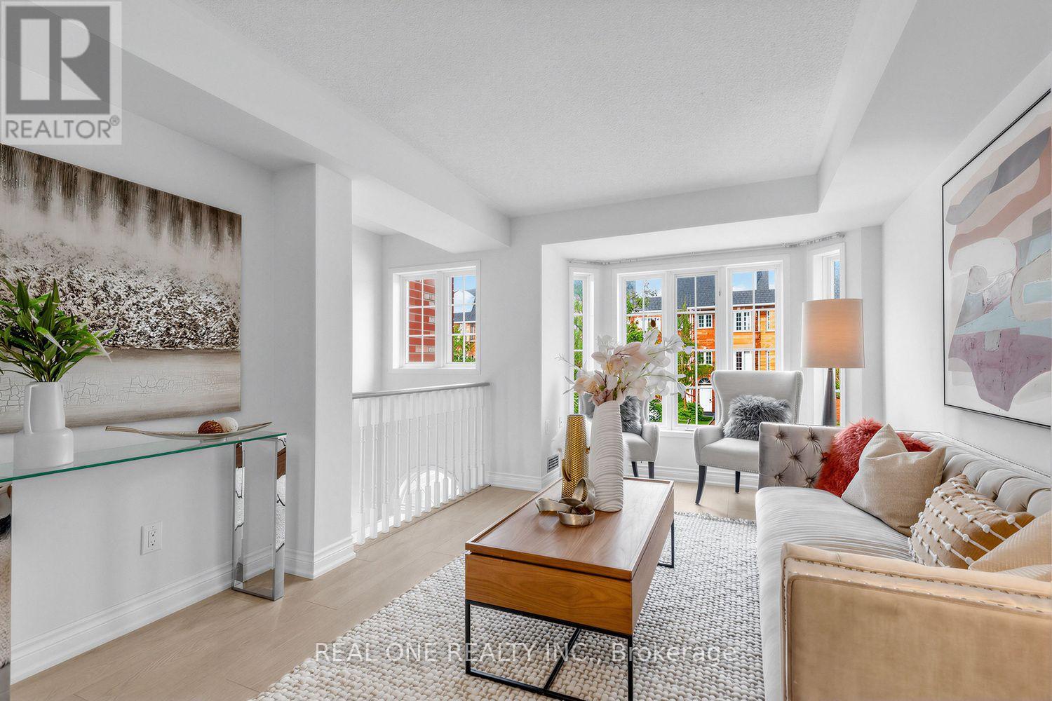 43 BETHUNE WAY - 4