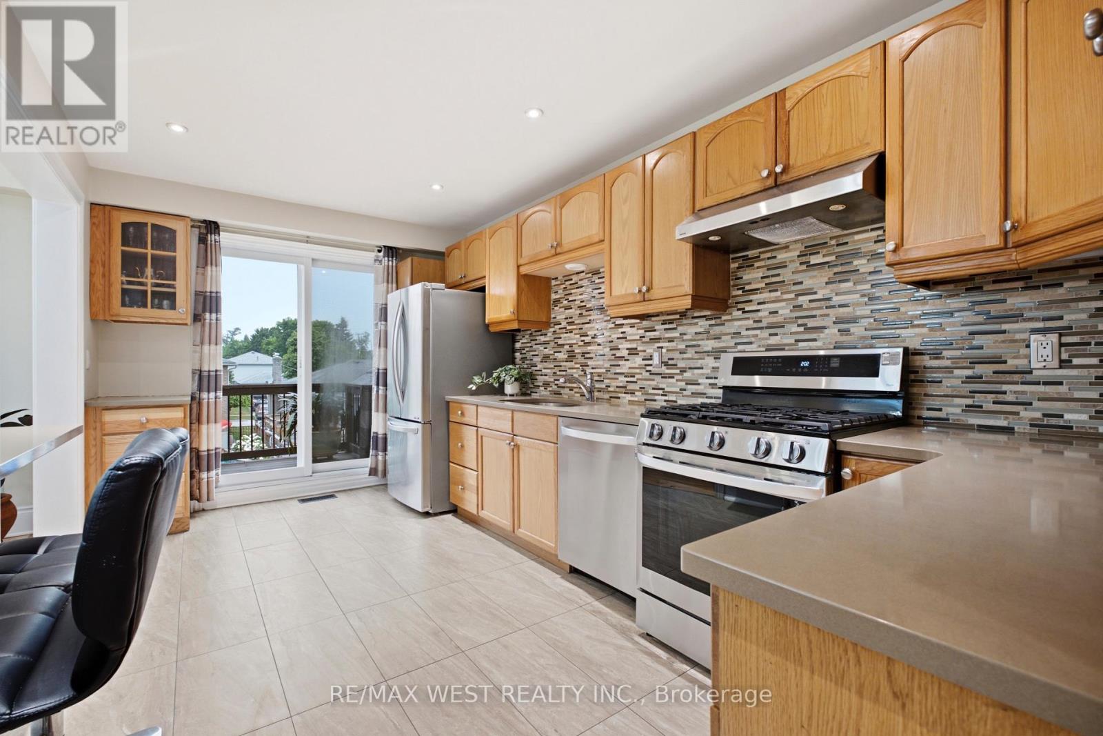 466 BRITANNIA AVENUE - 10