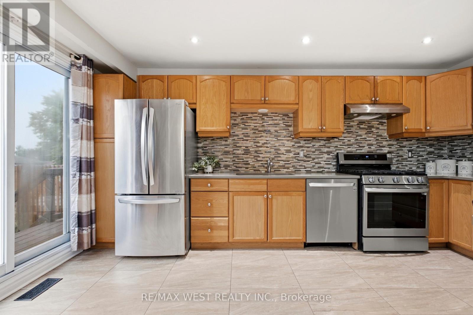 466 BRITANNIA AVENUE - 11