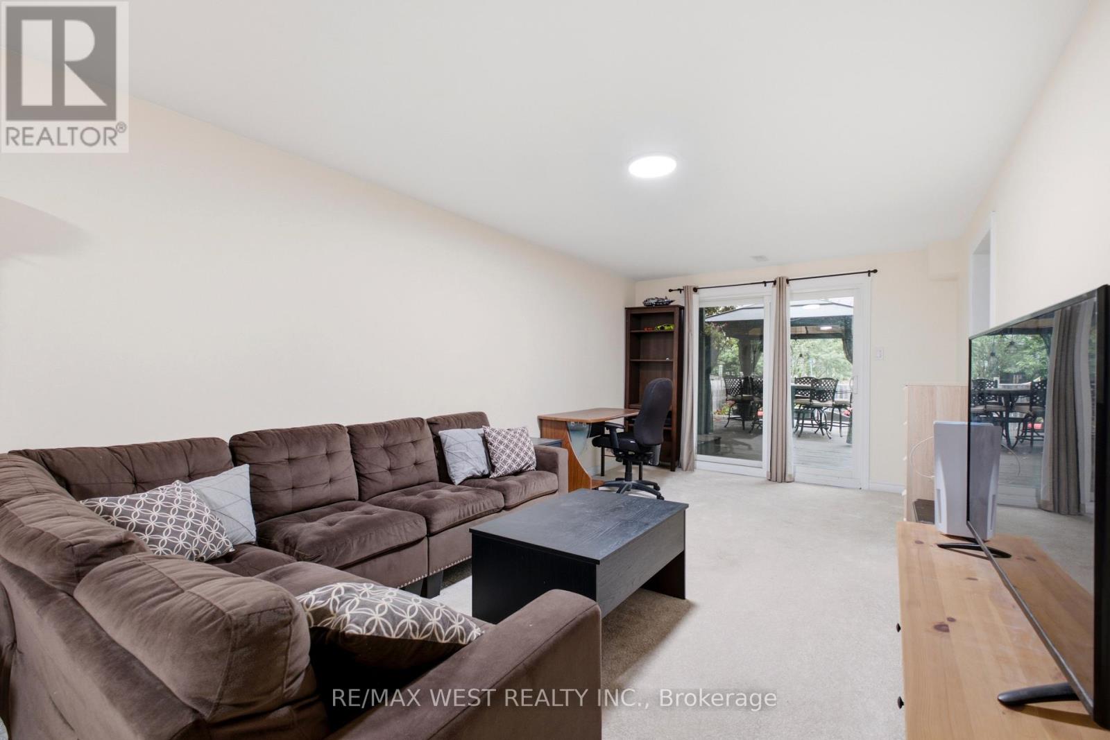 466 BRITANNIA AVENUE - 23