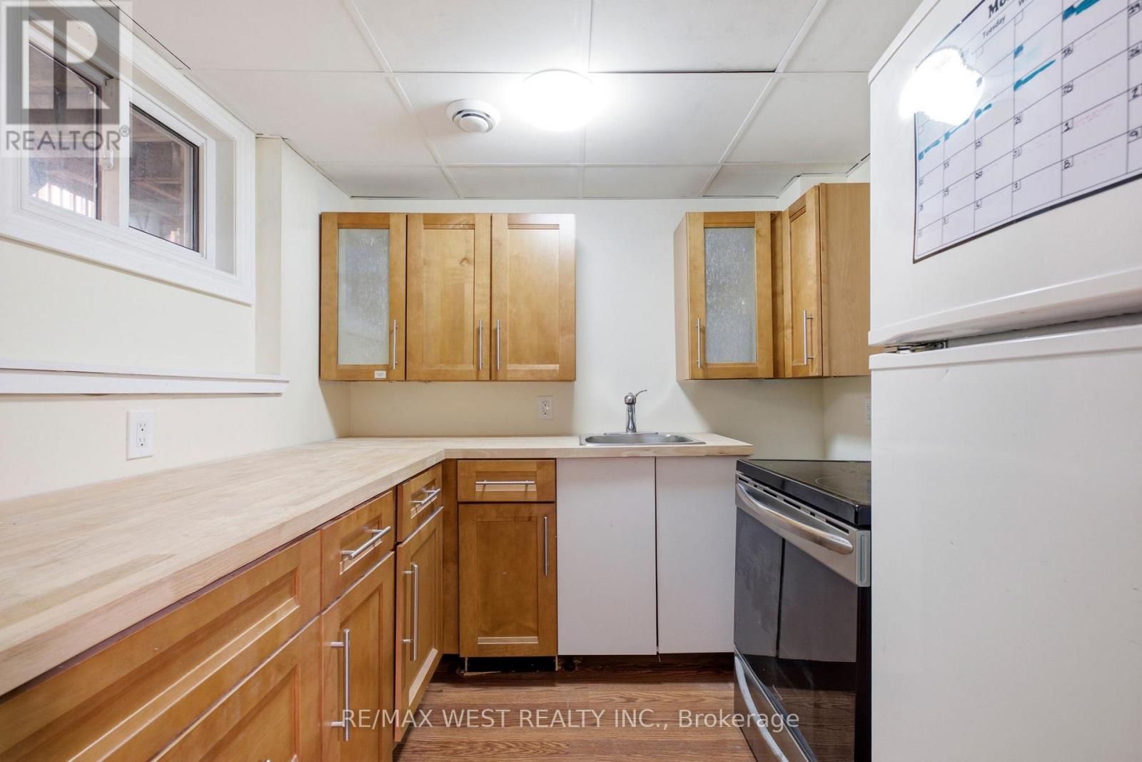 466 BRITANNIA AVENUE - 24