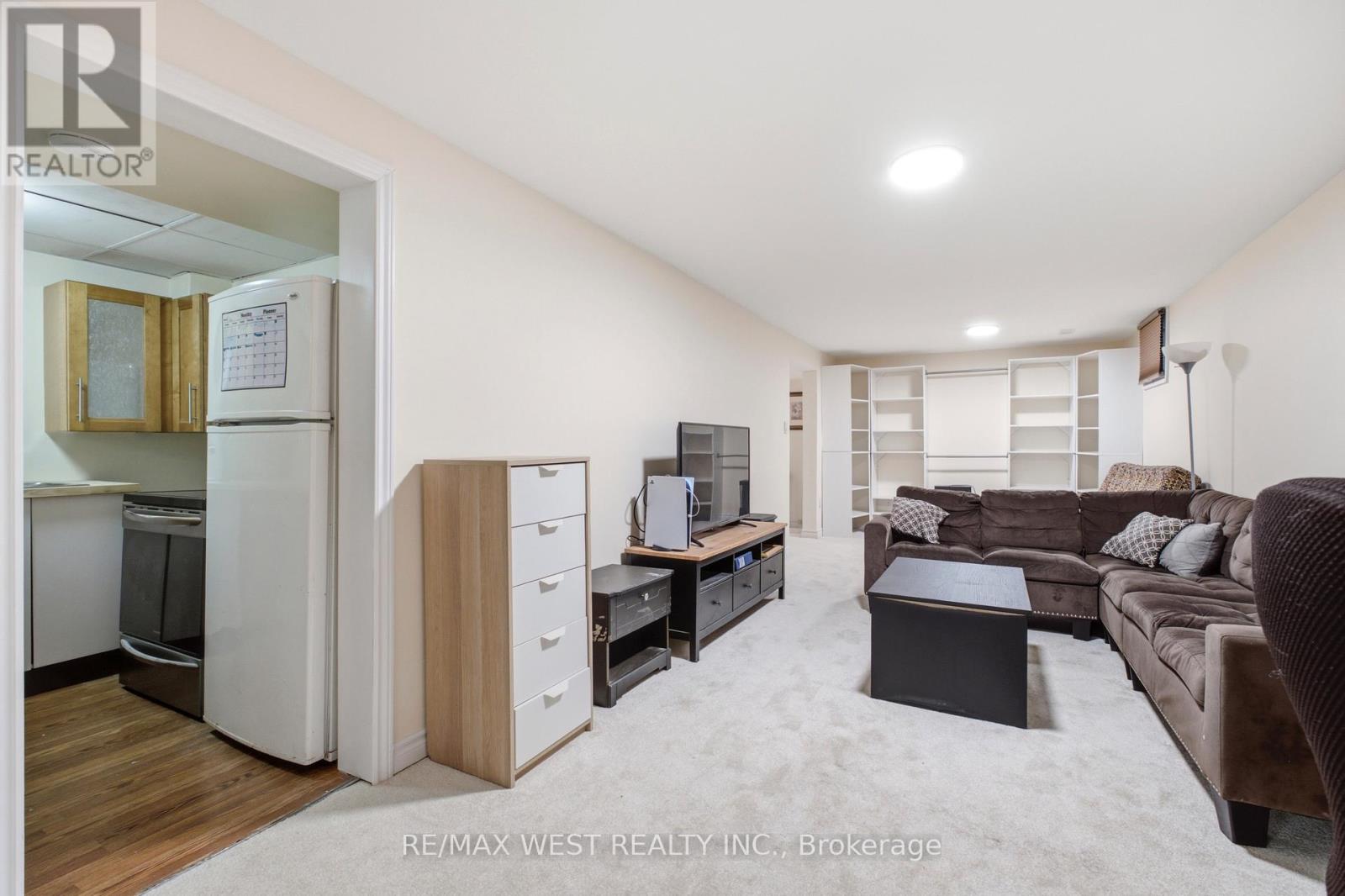 466 BRITANNIA AVENUE - 25