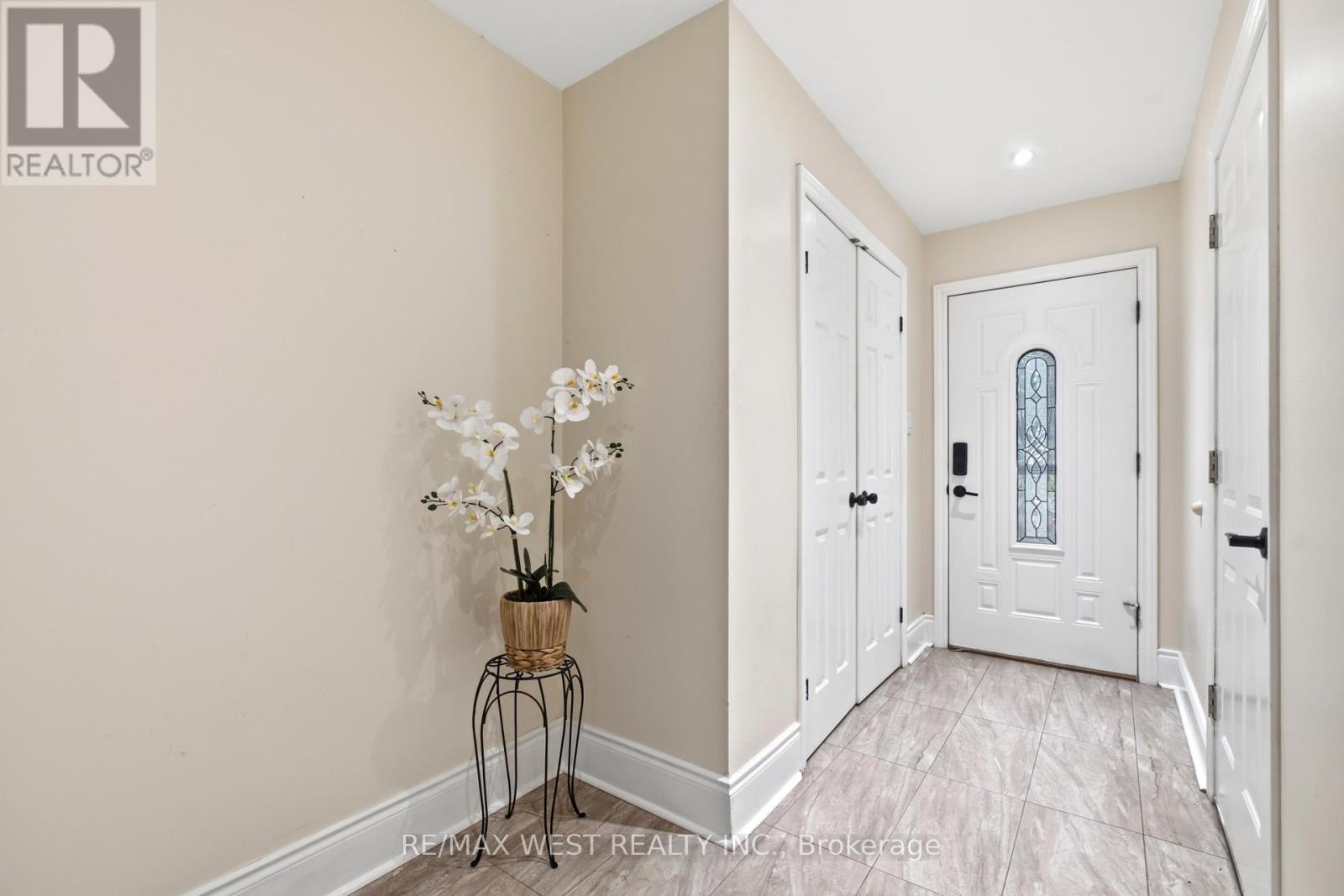 466 BRITANNIA AVENUE - 4